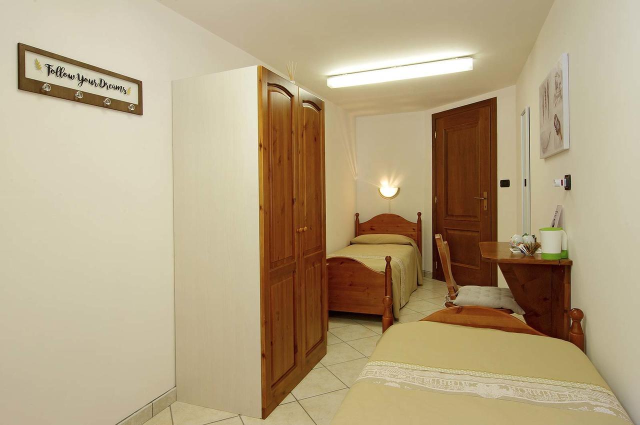 Ostello Ou Crierel Lillianes Exterior photo