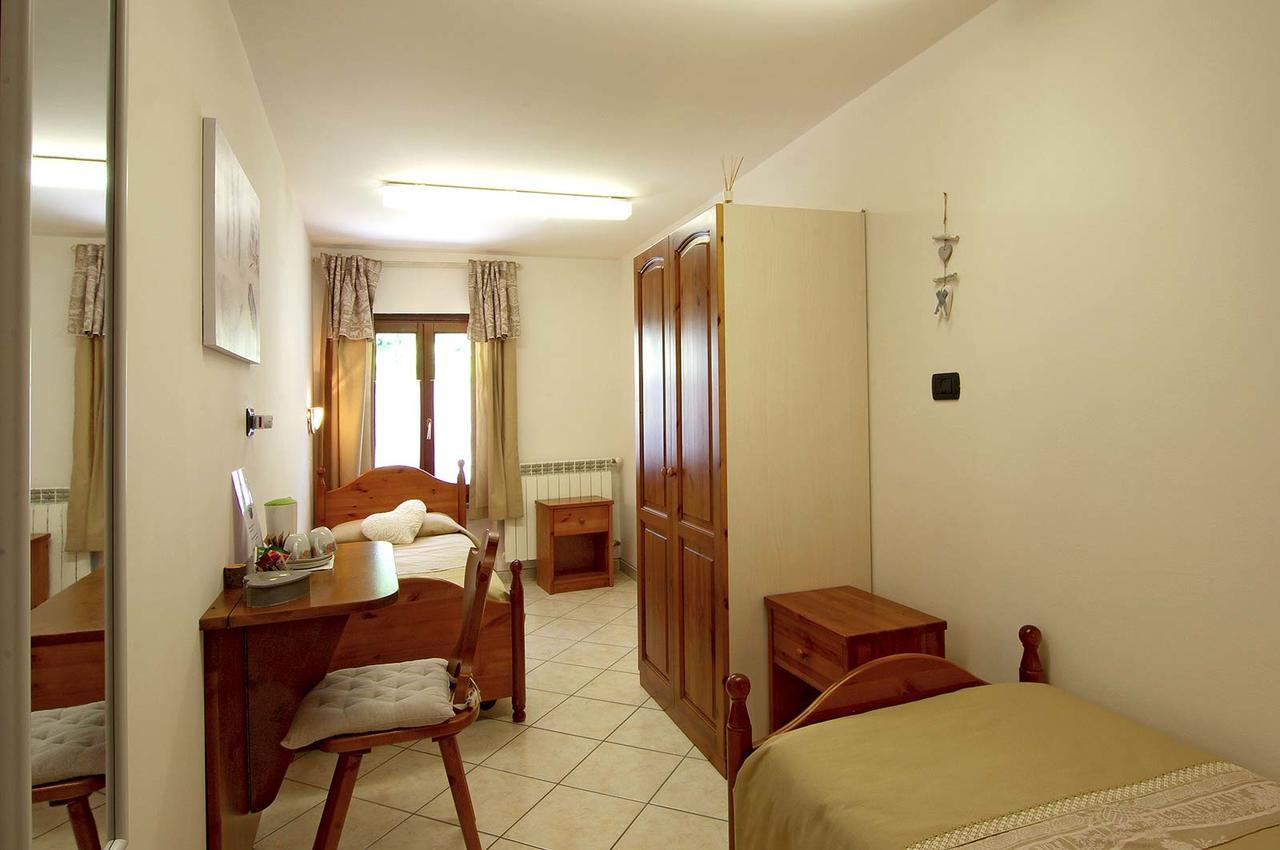 Ostello Ou Crierel Lillianes Exterior photo